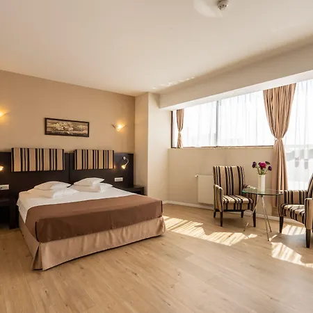 Parliament Hotel 4*