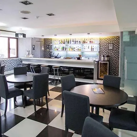 议会酒店 4*