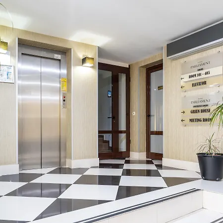 Hotel Parliament 4*