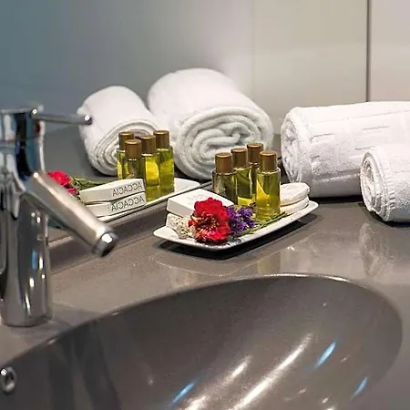 Parliament Hotel 4*