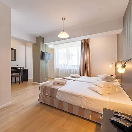 Hotel Parliament 4*