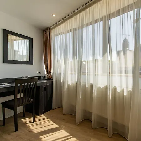 Parliament ホテル